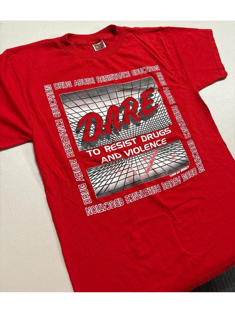 Vintage 1996 DARE T Shirt Mens Size M Red Resist Drugs Violence USA 90s DARE Tee